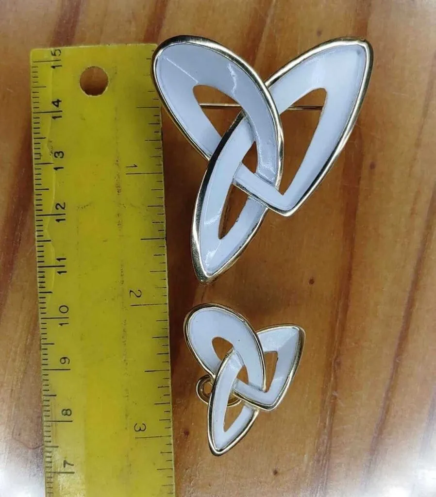 Gold Crown Trifari - White enamel brooch and earring knot set FIRM
