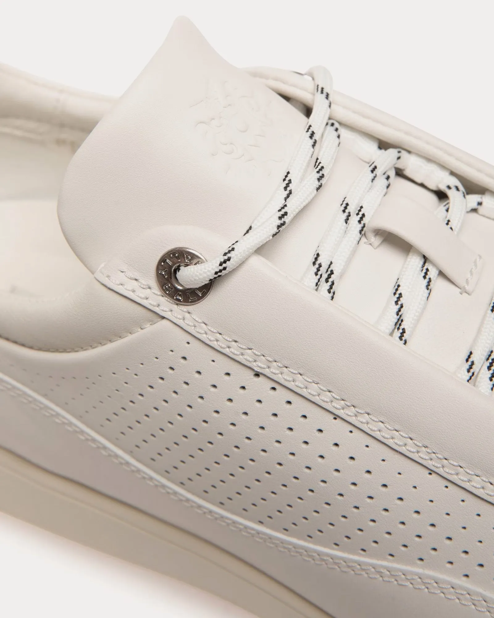 Manto Runner Leather White Low Top Sneakers