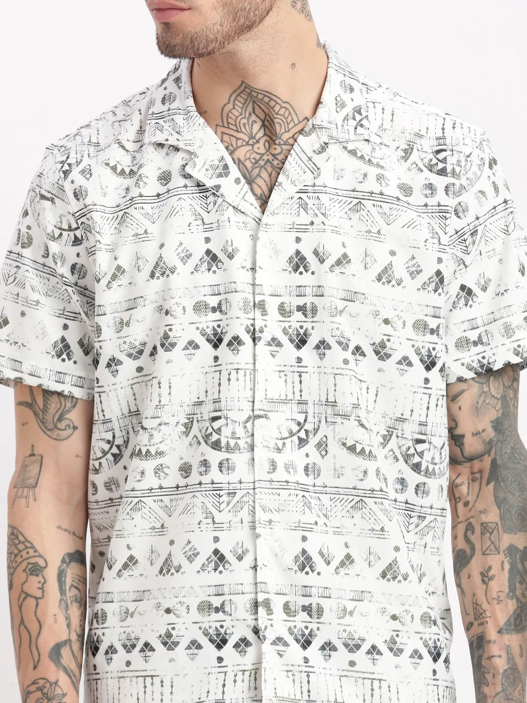 Men Geometric Print Cuban Collar White Co-Ords Set