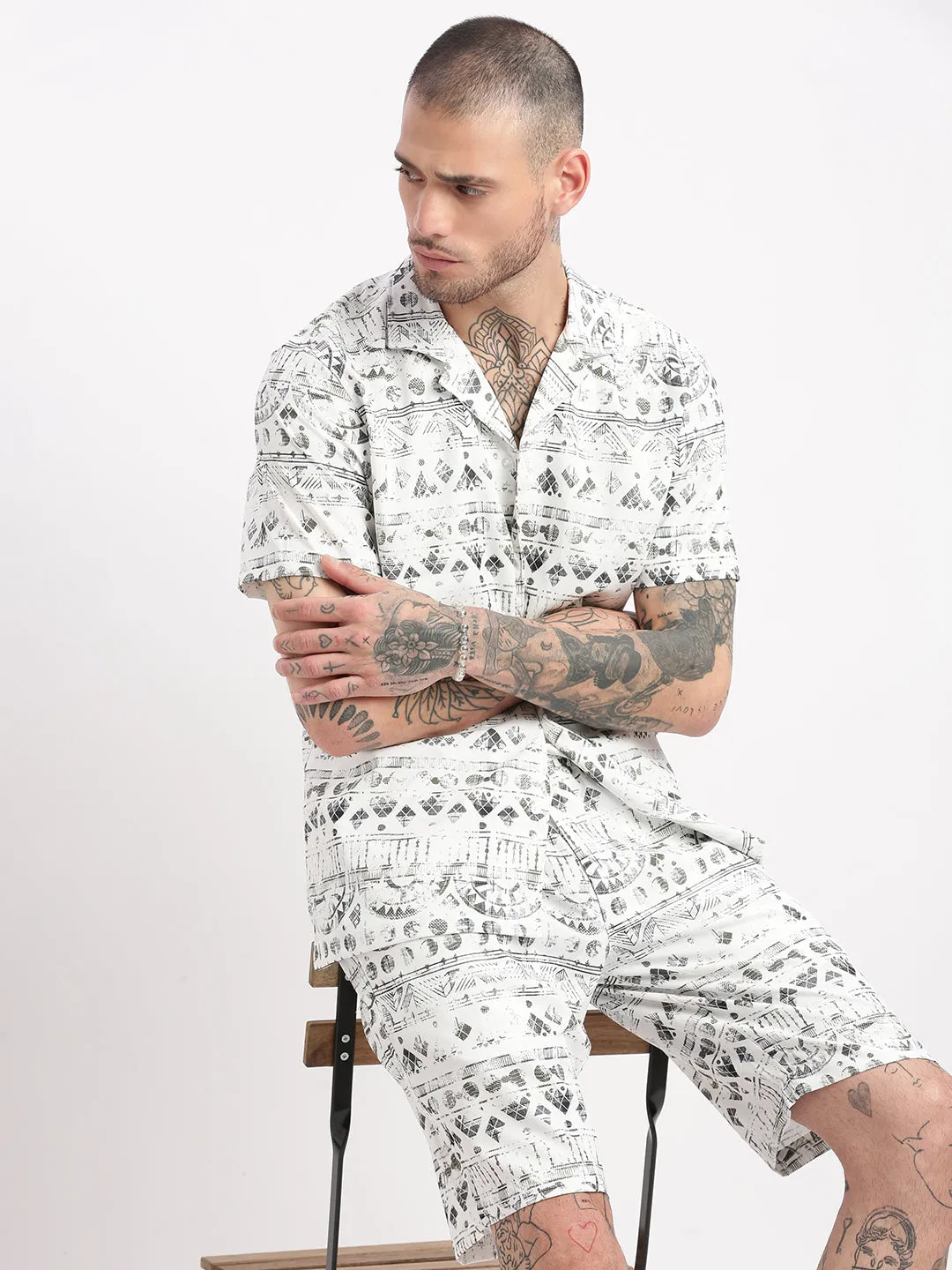 Men Geometric Print Cuban Collar White Co-Ords Set