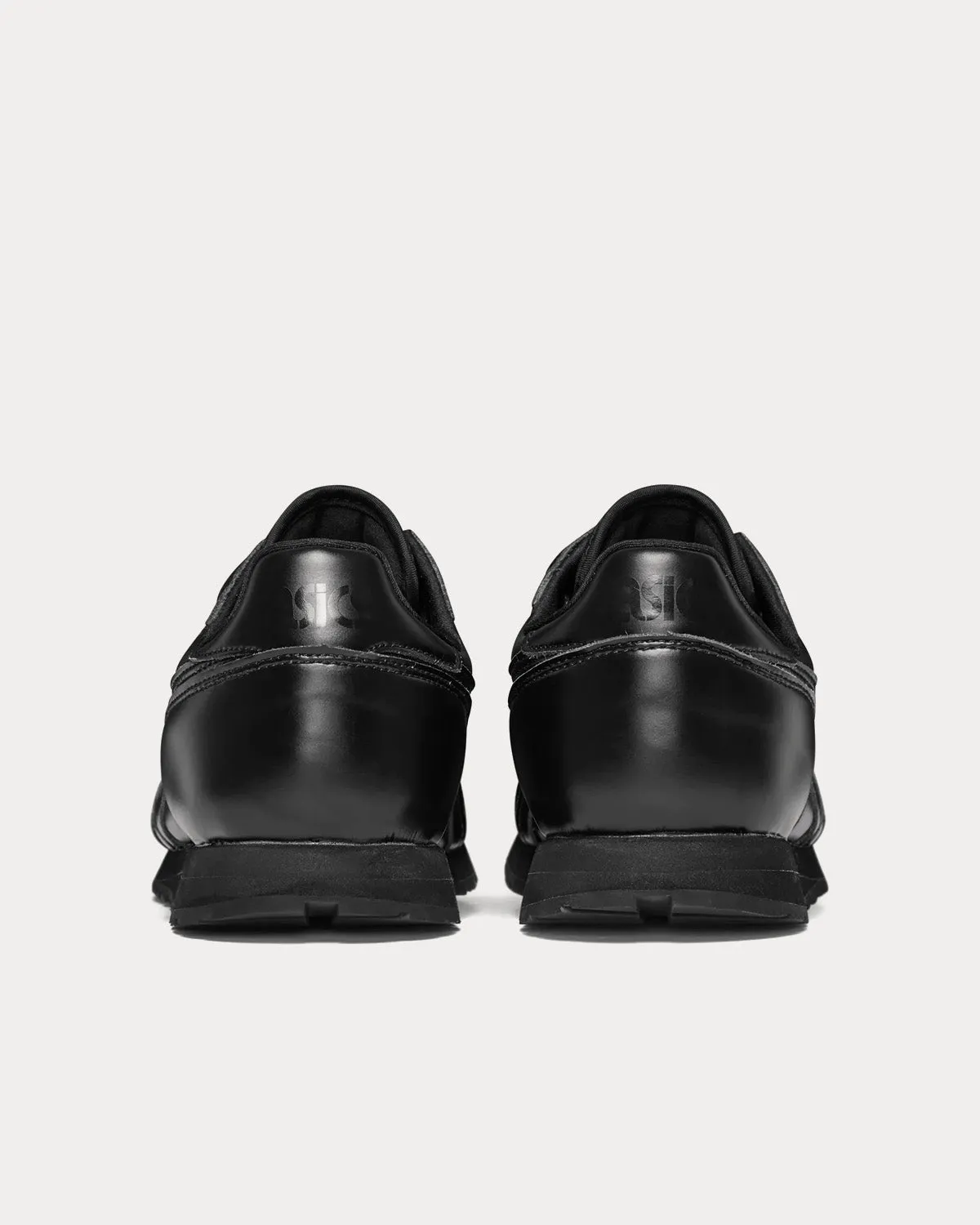 OC Runner Black Low Top Sneakers