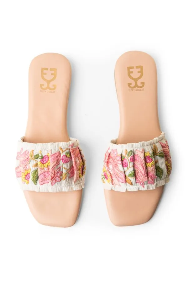 Pleated Pie : Sandals