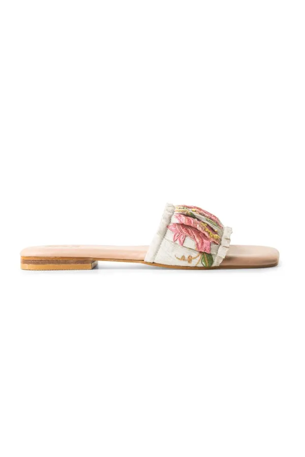 Pleated Pie : Sandals