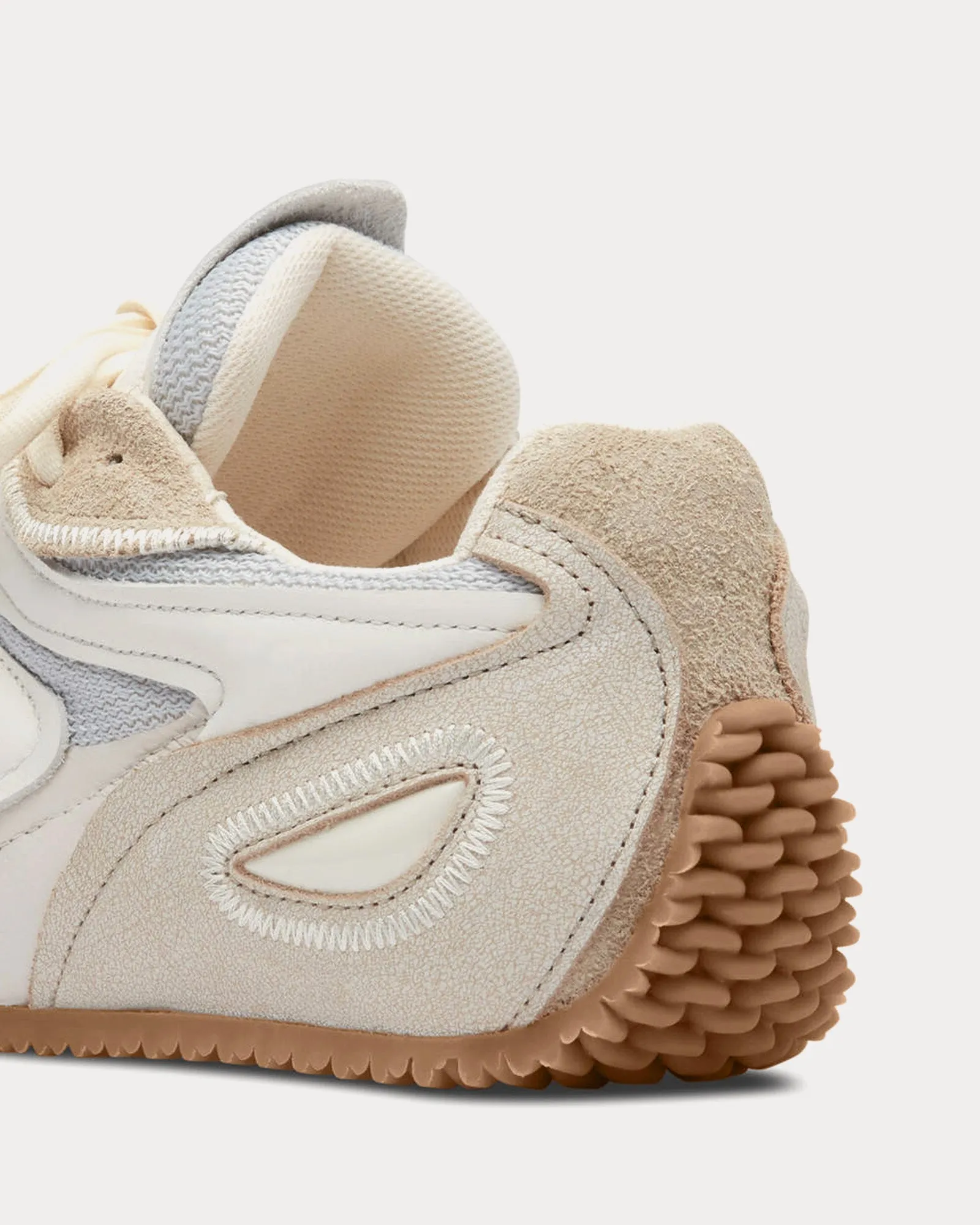 Slow Runner Off White / Gum Low Top Sneakers