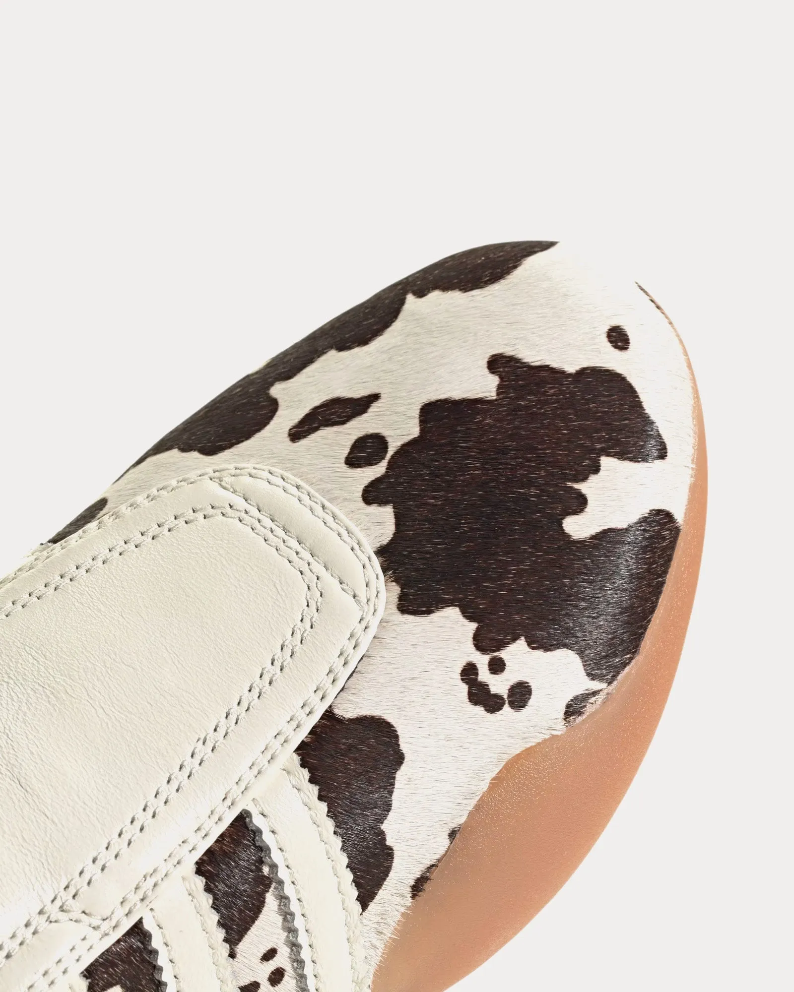 Taekwondo Mei Off White / Core Black / Gum Slip On Sneakers