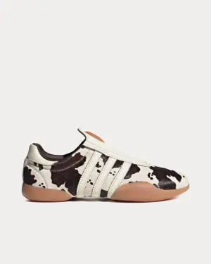 Taekwondo Mei Off White / Core Black / Gum Slip On Sneakers