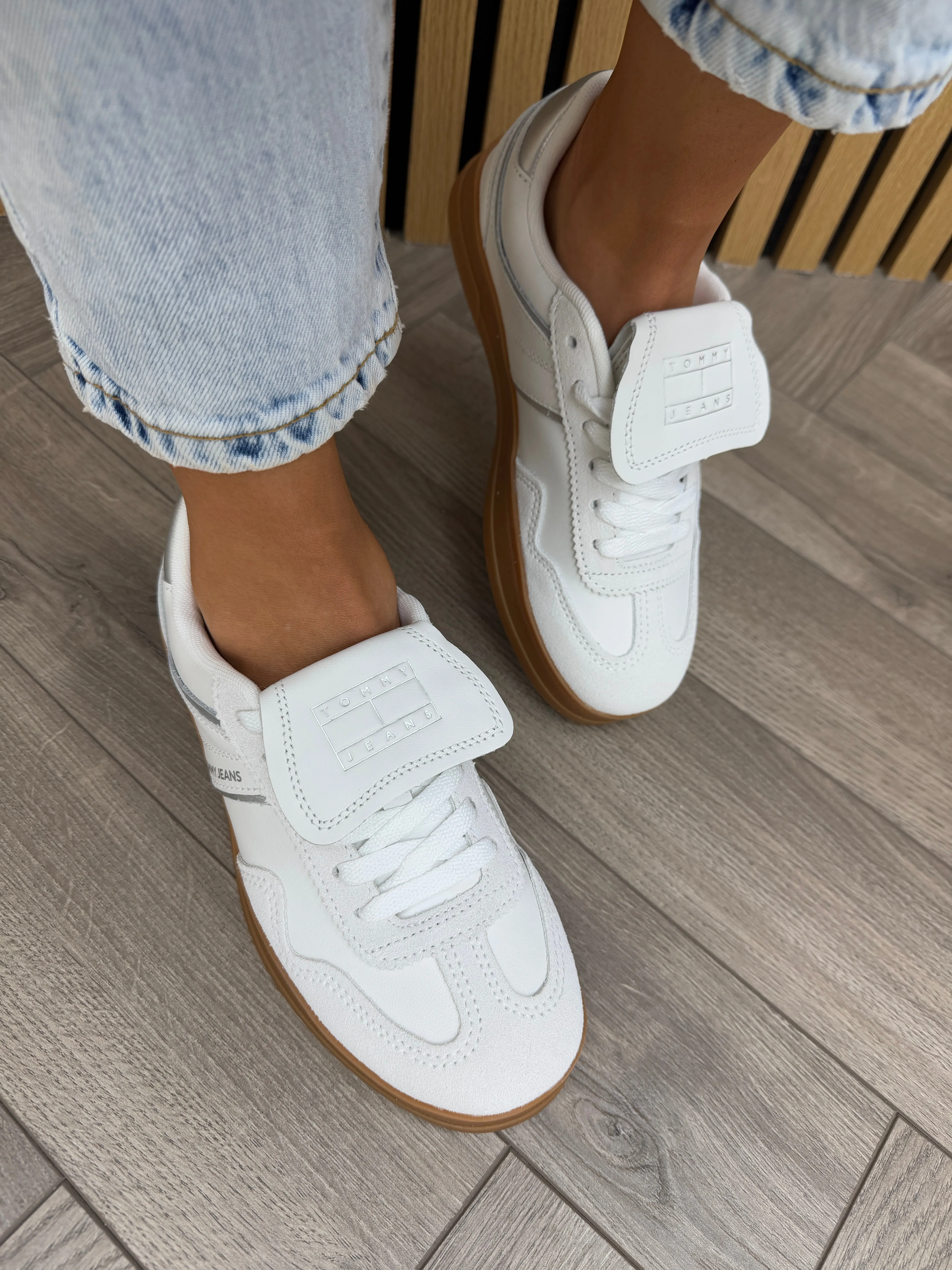 Tommy Hilfiger (SS25) The Greenwich Flap Trainer EN0EN02715 - Silver (T36)