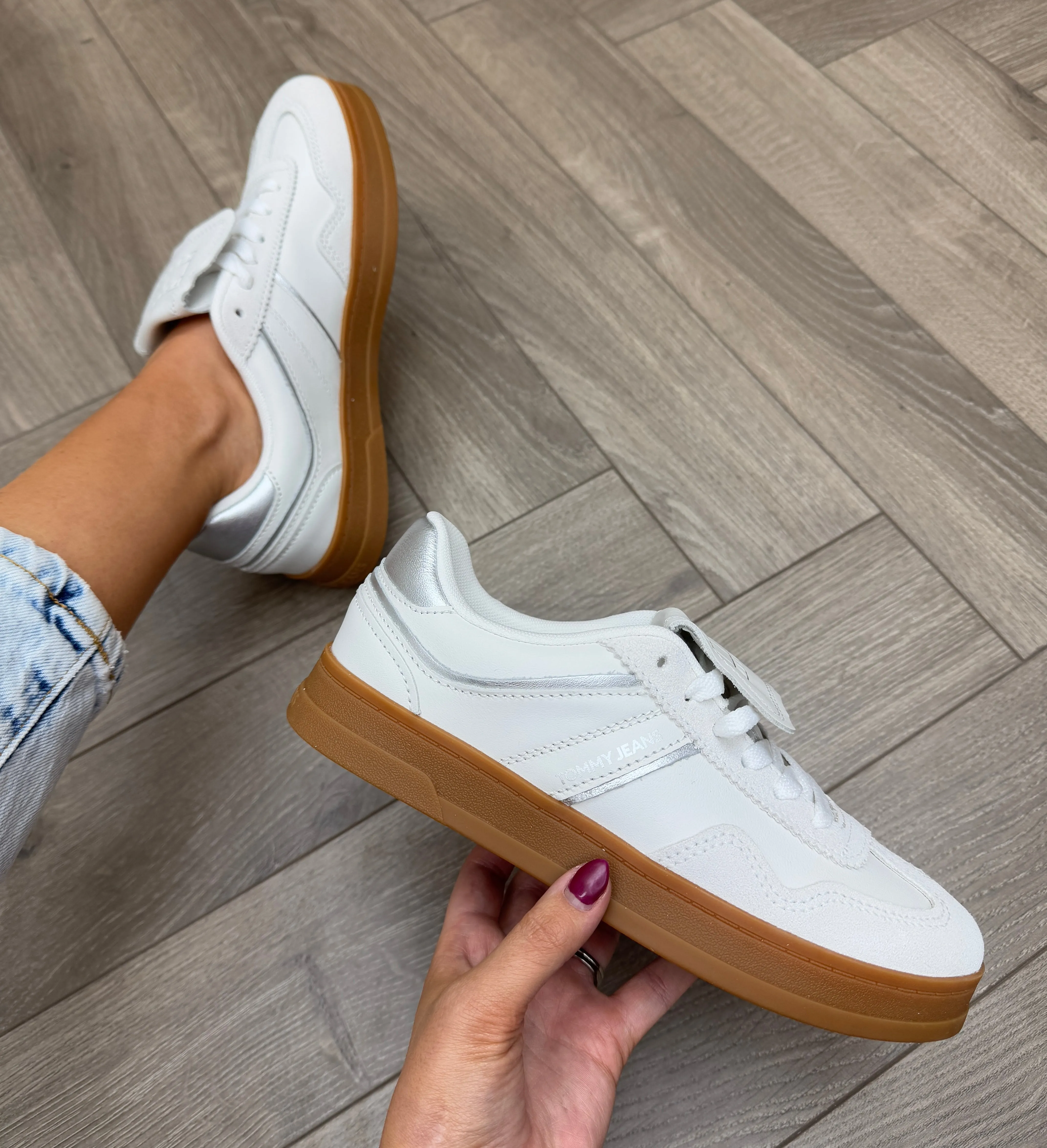 Tommy Hilfiger (SS25) The Greenwich Flap Trainer EN0EN02715 - Silver (T36)
